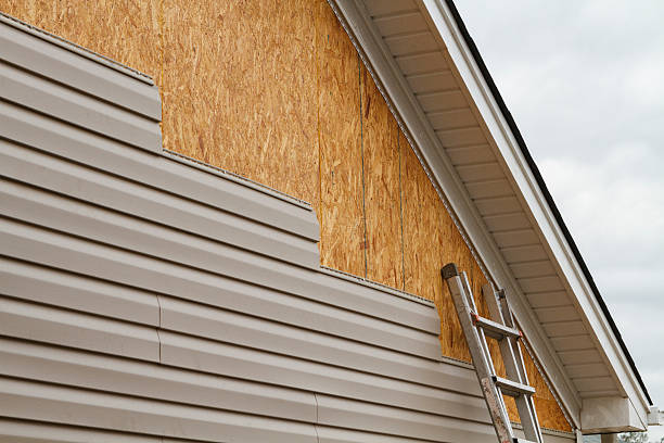Professional Siding Installation technician working in Kinsale, VA
